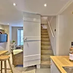 The Snug At Ruston, Cosy Dog Friendly *