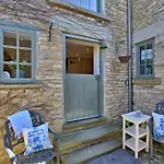 The Snug At Ruston, Cosy Dog Friendly Tatil Evi *