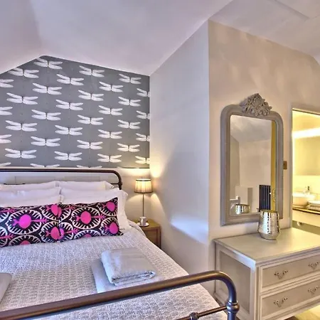 The Snug At Ruston, Cosy Dog Friendly Holiday home *