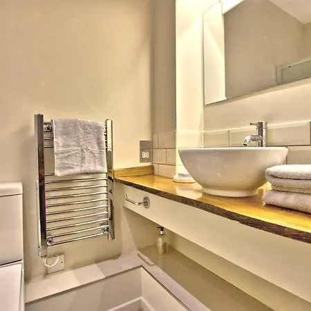 The Snug At Ruston, Cosy Dog Friendly Holiday home *