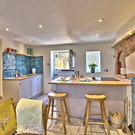 The Snug At Ruston, Cosy Dog Friendly Holiday home