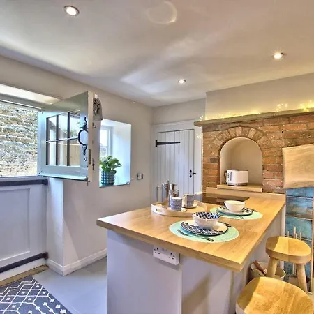 The Snug At Ruston, Cosy Dog Friendly Holiday home Wykeham (Scarborough)