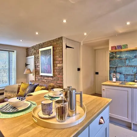 The Snug At Ruston, Cosy Dog Friendly *