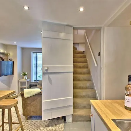 The Snug At Ruston, Cosy Dog Friendly *