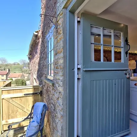 The Snug At Ruston, Cosy Dog Friendly *