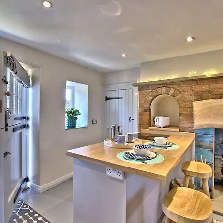 The Snug At Ruston, Cosy Dog Friendly 펜션 위캄