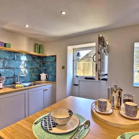 The Snug At Ruston, Cosy Dog Friendly 위캄