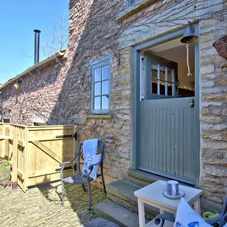 The Snug At Ruston, Cosy Dog Friendly *