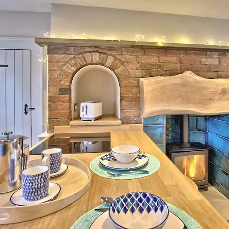 The Snug At Ruston, Cosy Dog Friendly