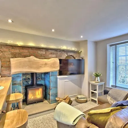 The Snug At Ruston, Cosy Dog Friendly *